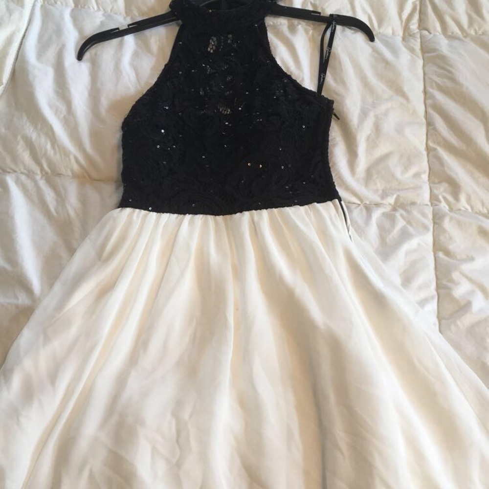 Short homecoming dress. Lace bodice white skirt